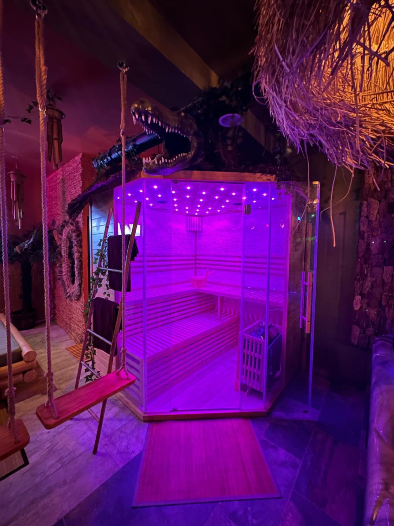 Bed and Breakfast Jungle Spa Dunkirk Exteriér fotografie